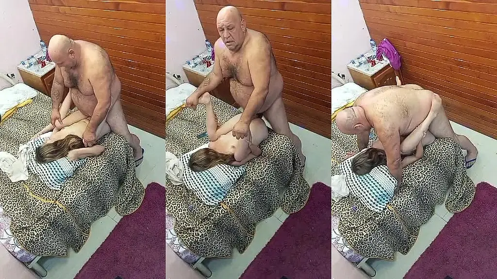 essa loira de 24 anos sabe muito bem rebolar pra esse veio