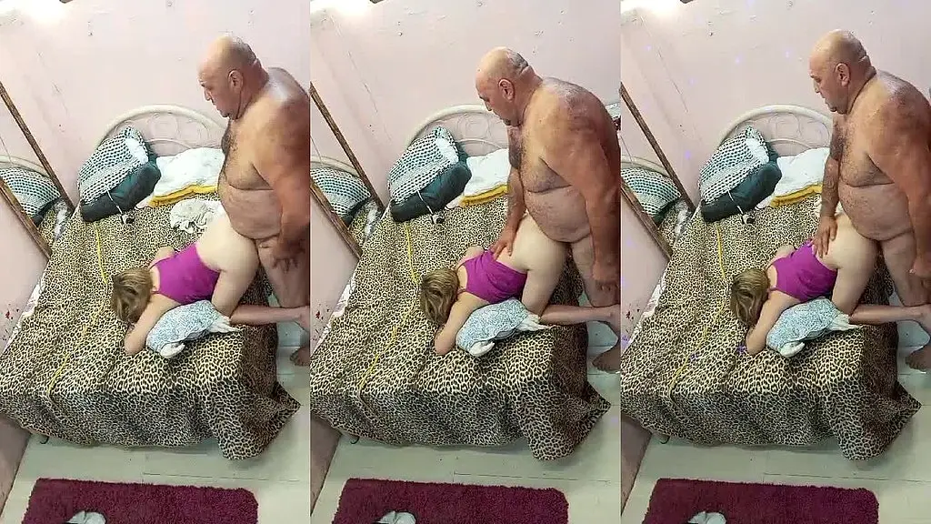 loira de 24 anos gostosa adora ficar de quatro para o coroa meter gostoso