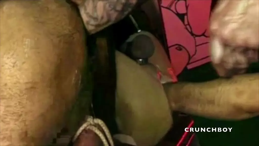 3 жесткий кулак и грубый секс в подсобке с парнями-медведями