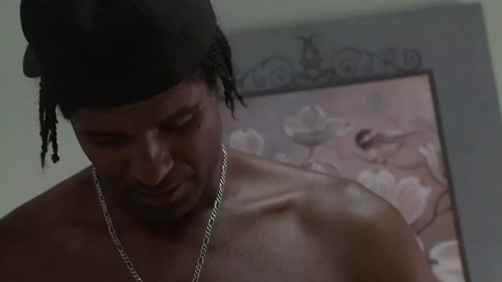 Кайли Риз ласкает клитор Киры Кинг, пока ее пизда сотрясается от большого черного члена