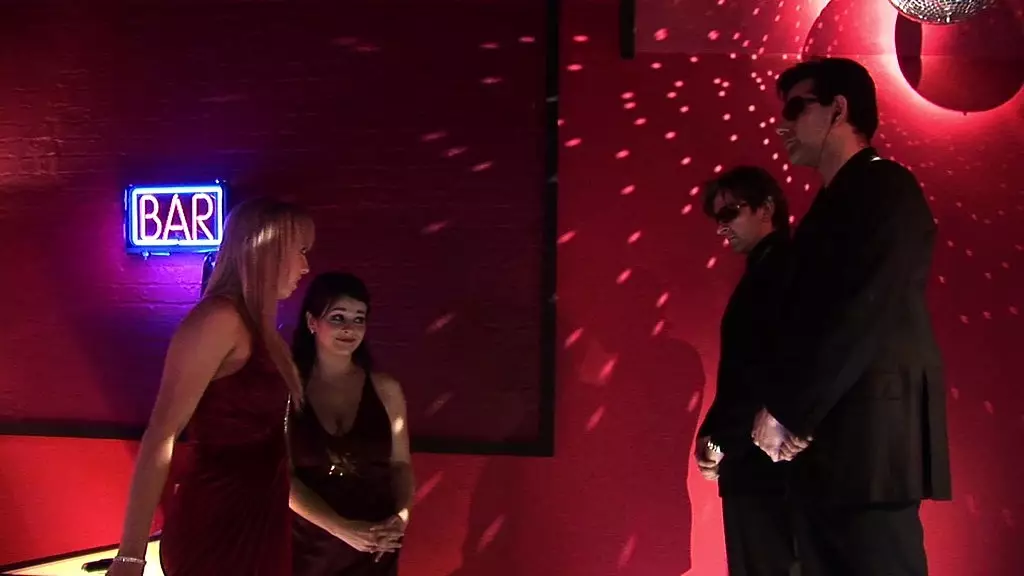 Диана Голд и Кристи Лав в сеансе траха и сосания на фервее