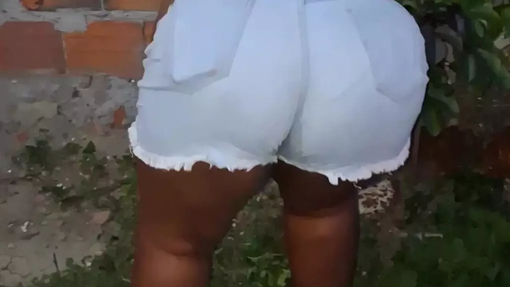 visinha da bunda grande lipando o quintal