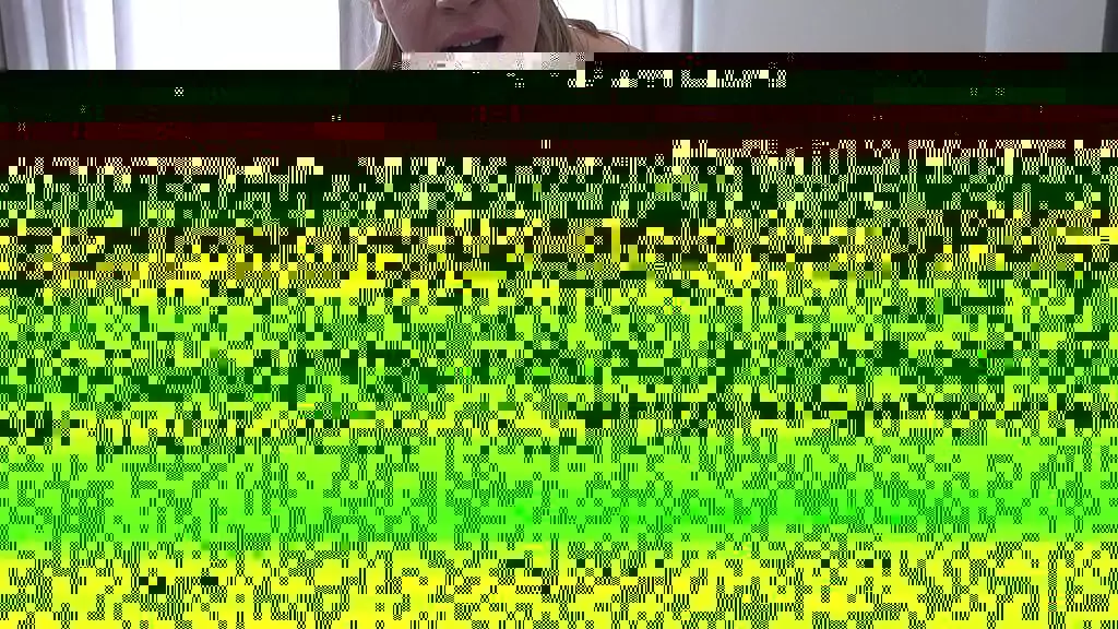 минет крупным планом кончает в рот от горячей жены милфы полное видео