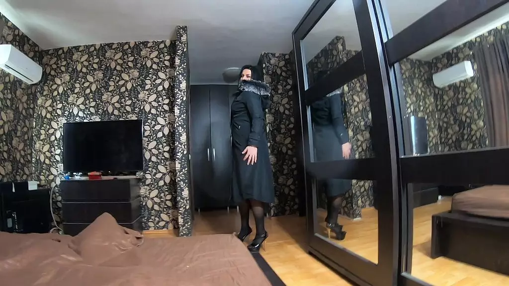 отличный подарок на день святого валентина - минет, трах и много спермы на моем длинном меховом пуховике с капюшоном 245