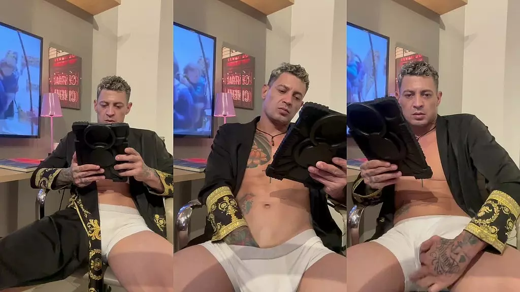 sozinho em casa no tesao me masturbando