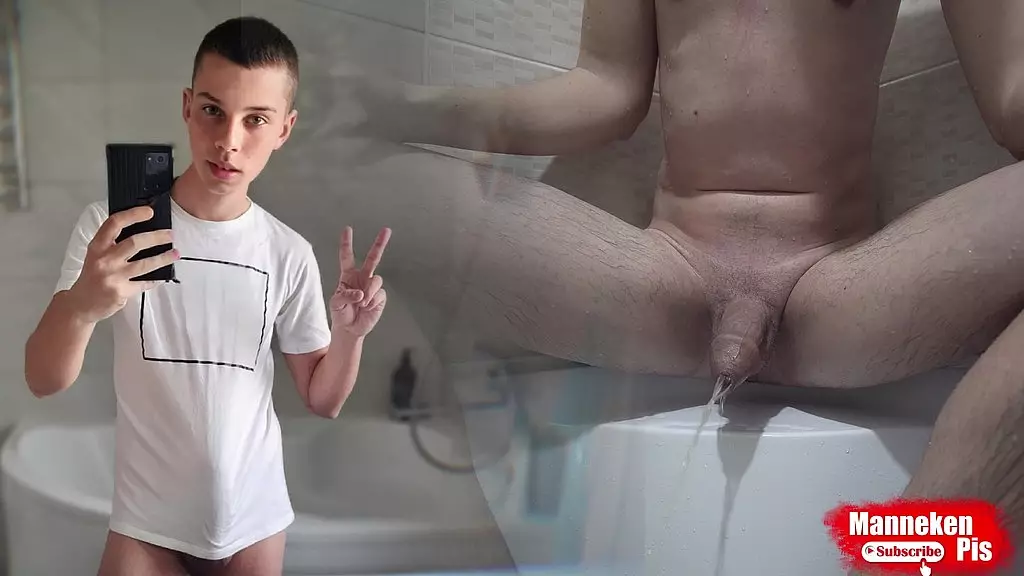 парень долго писает в душе