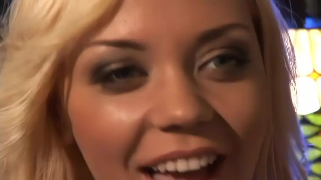 межрасовый секс втроем уготован для этих двух бледных белых девушек