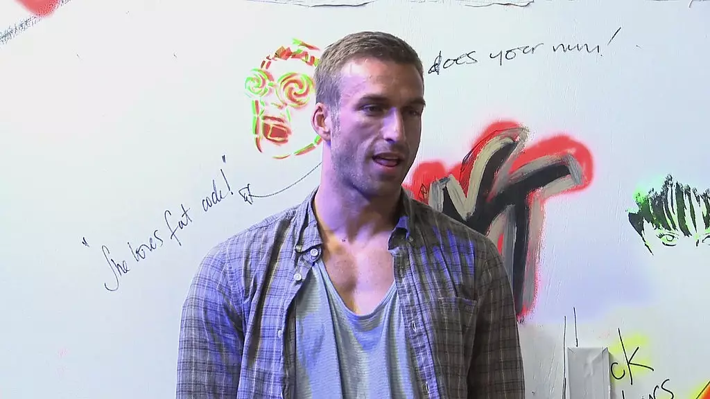 кристина роуз — длинноволосая брюнетка, которую трахают в ее подстриженную киску