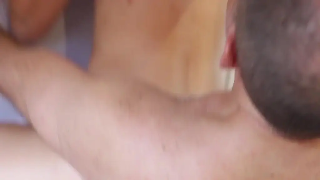 flavio puxou com forca os cabelos da aline enquanto socava nela