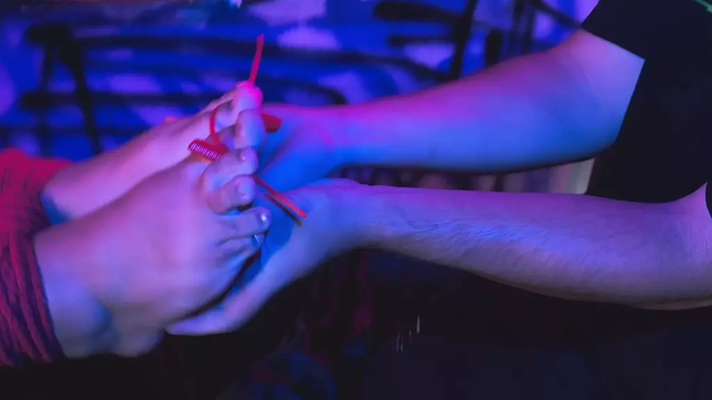 мой парень извращенец, помешанный на ступнях