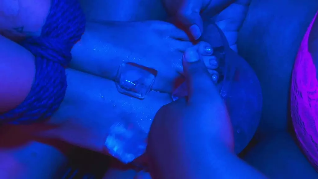 освежающий рот для ног, горящих желанием