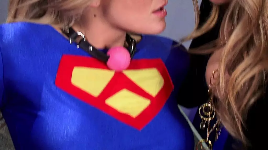 У Мелоди Питерс огромная пара сисек