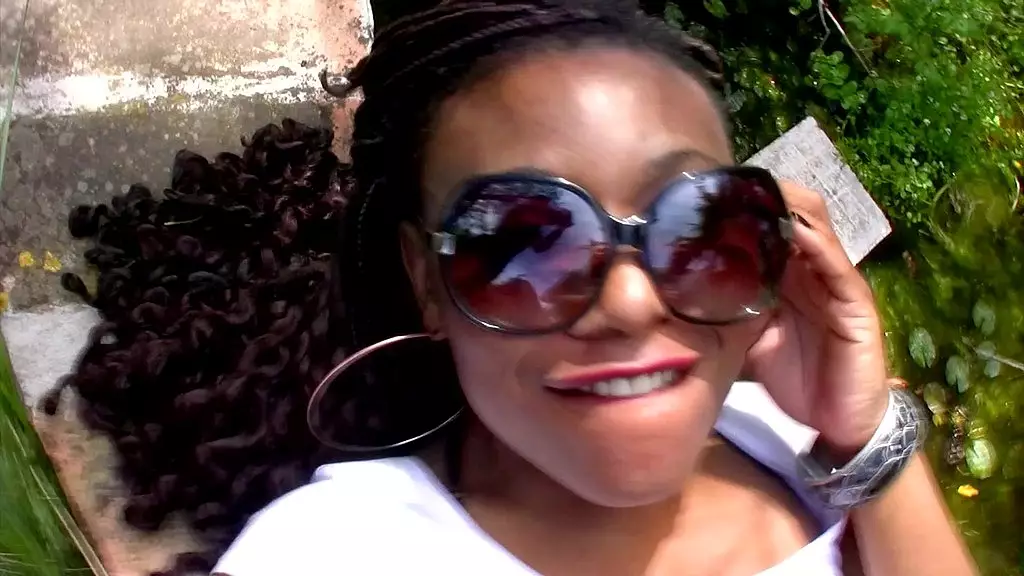 пятница замужем, но все еще хочет больше члена