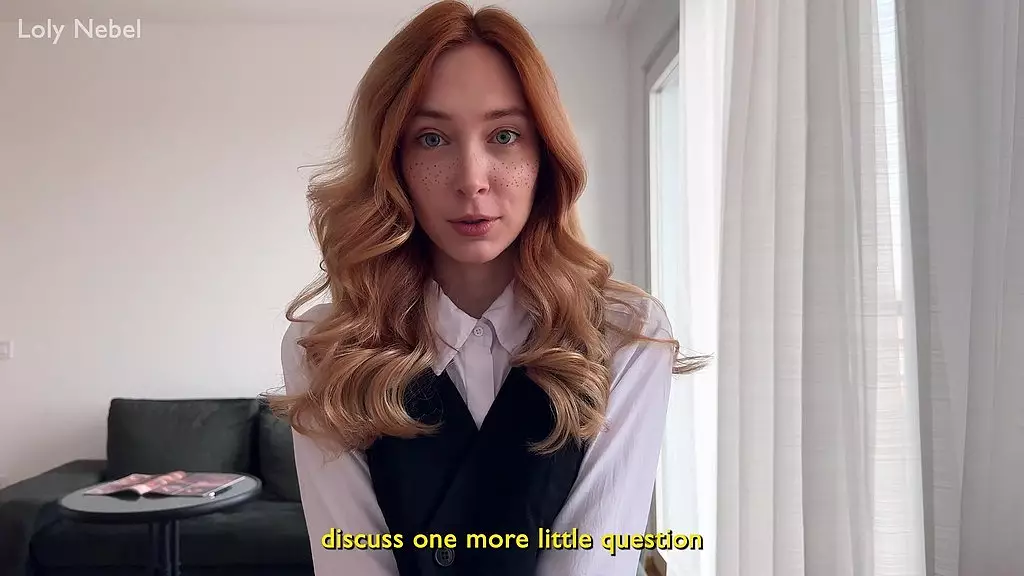 секретарша хотела повысить зарплату, но вместо этого получила сперму на свою киску