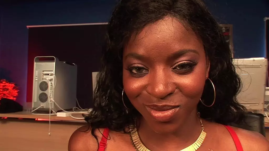 leah luv любит свой прозрачный дилдо