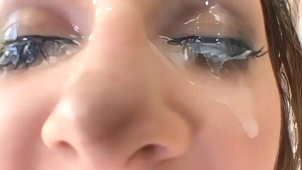 сексуальная брюнетка ванда трахается на улице в саду