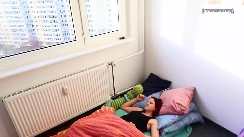 Рия принимает душ