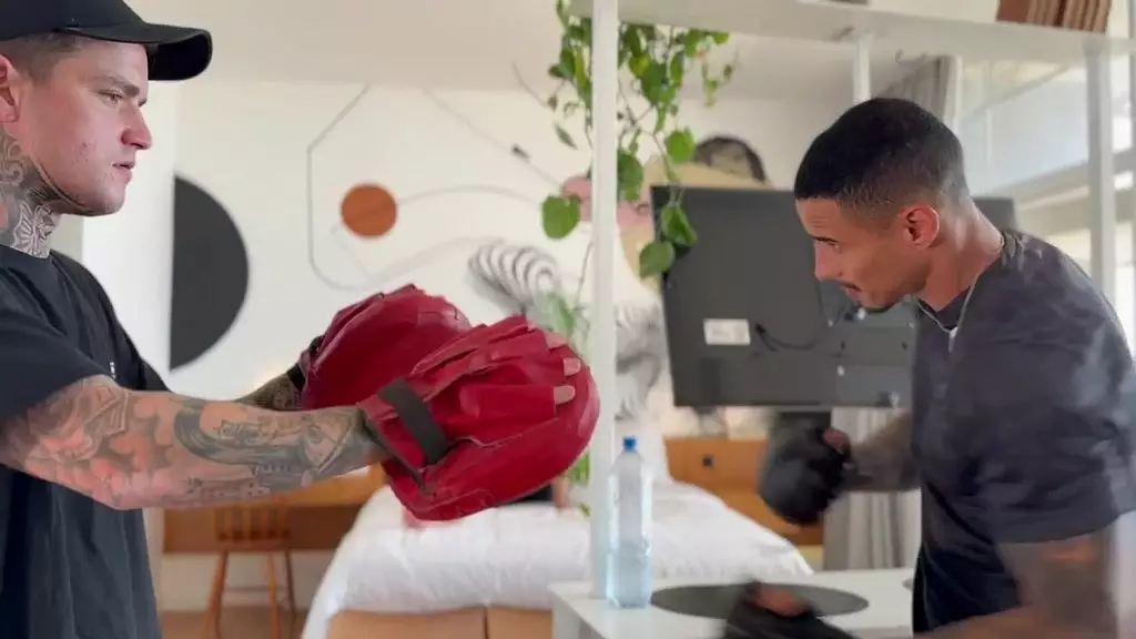 amigo chamou pra treinar na casa dele, mas o cunhado dele estava la e queria age dar pra nos dois