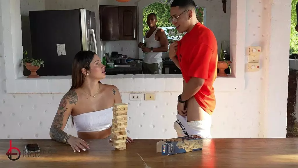 огромная латинская задница, заполненная спермой от bbc - salome gil & brandon cruz