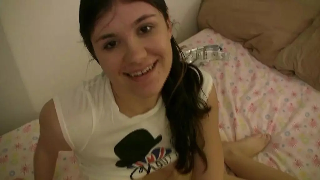 кристен уилл 18-летняя подражательница делает минет и трахает стеклянный дилдо