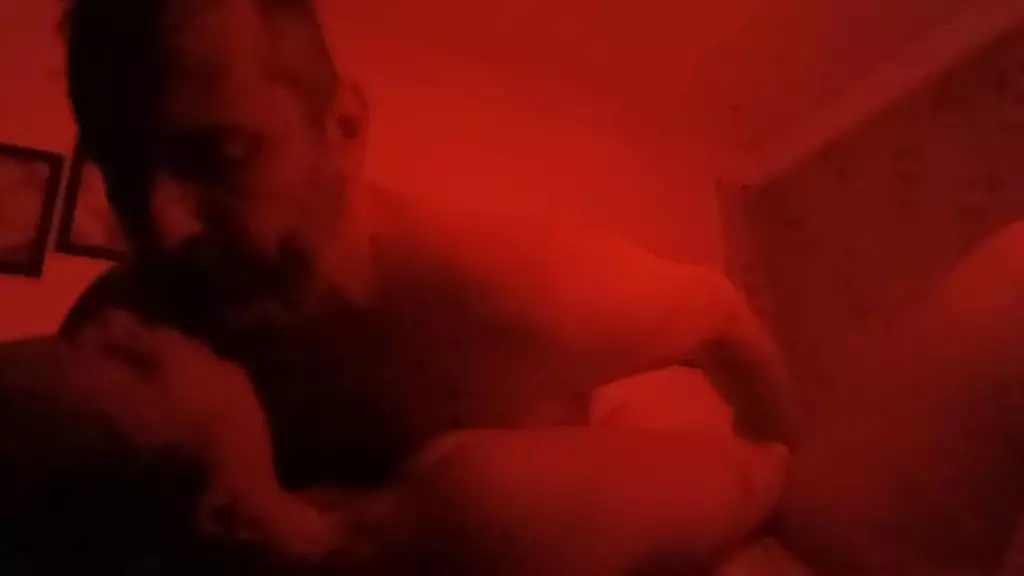 горячий душ, еще более горячие вибрации