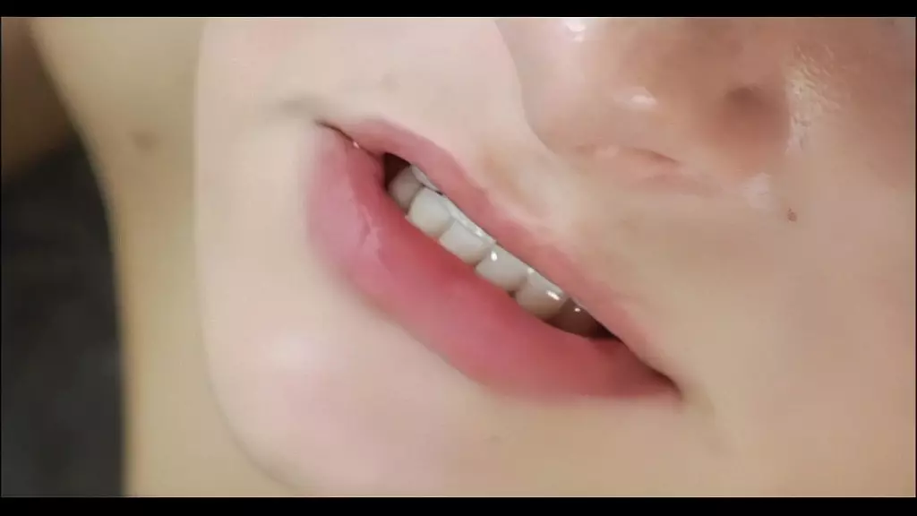 темноволосая красотка michelle banks наслаждается двумя большими членами одновременно