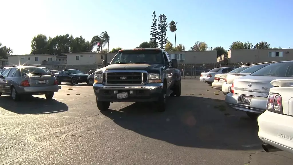 грудастая латиноамериканка charley chase принимает член в офисе профсоюза