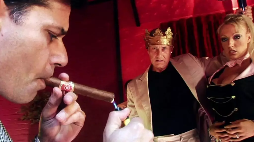 камрин кис получает заряд спермы на лицо