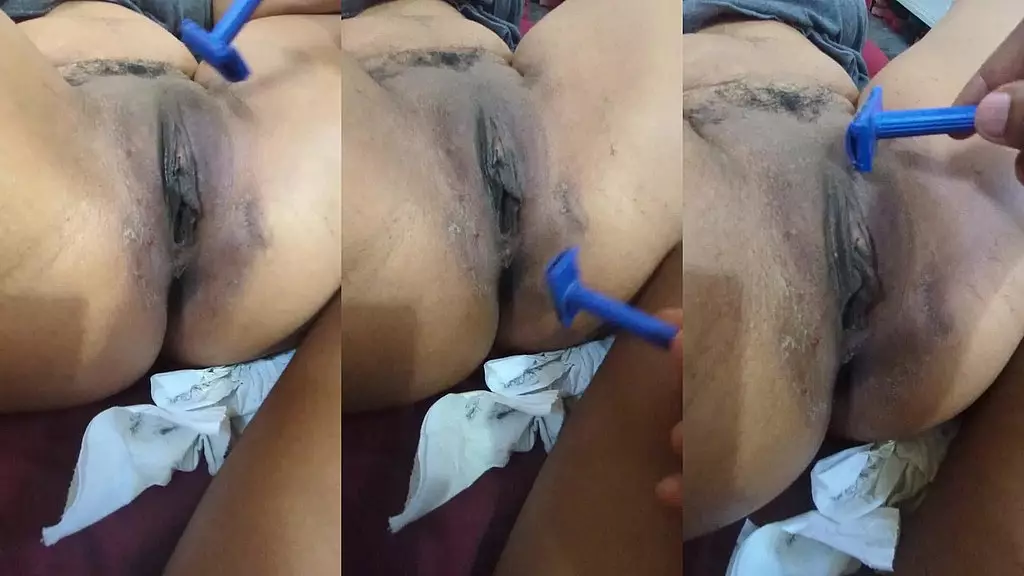 бреет свою идеальную киску перед трахом