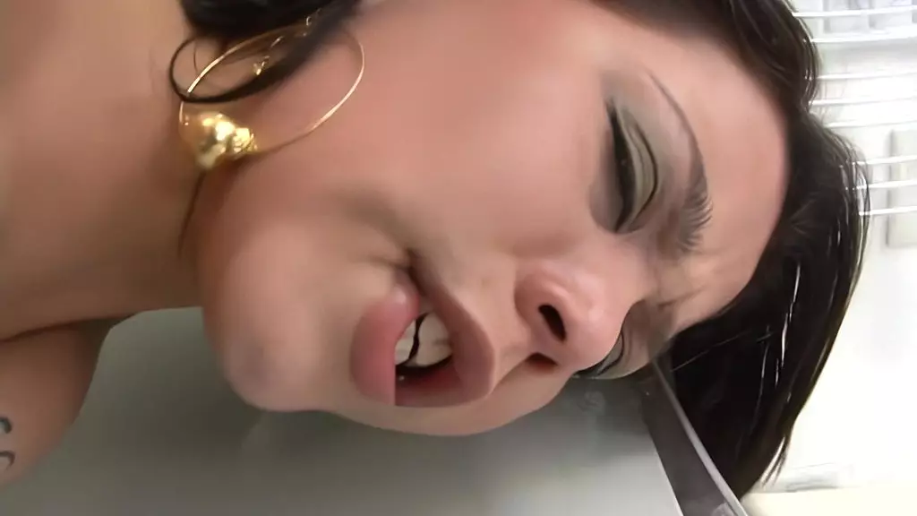 эрика мартинелли любит принимать член в свою задницу