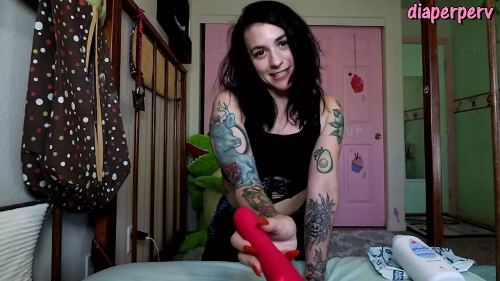 bbnapped Мией Хоуп, в подгузнике и кончает