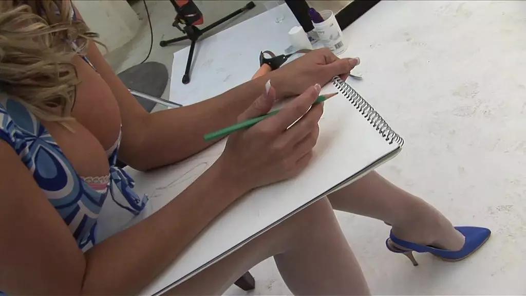 Мишель Торн учит Домино, как трахать киску