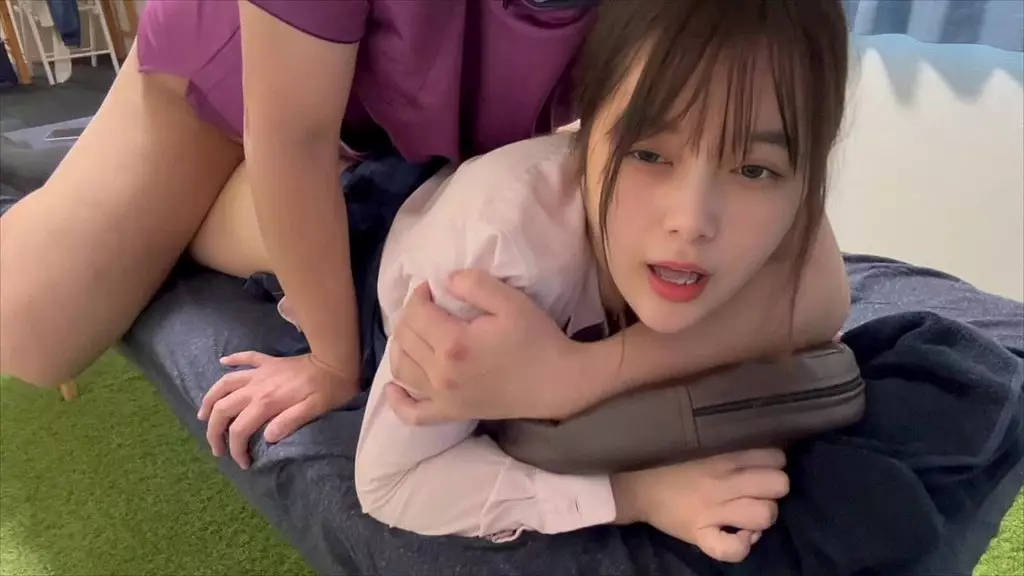 今日も身体中を気持ち良くして下さいと自ら懇願して整体師に◯される女子◯生。