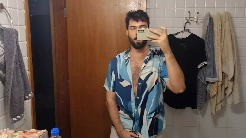 я боготворил его ноги, пока мы оба не кончили - винсент и витор