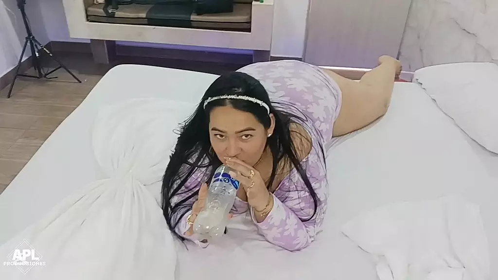 Мне нравится развлекать меня, когда я нахожусь в доме Рико и развлекать игру в ролях, в то время как я следую за своей бабушкой и кремпаем - полная история