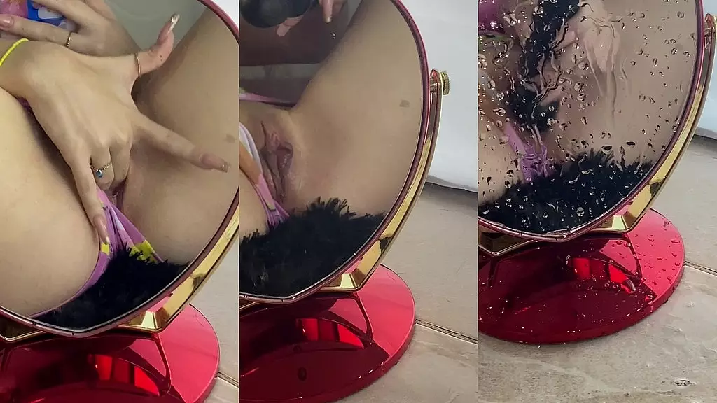 рико кончает прямо в ухо