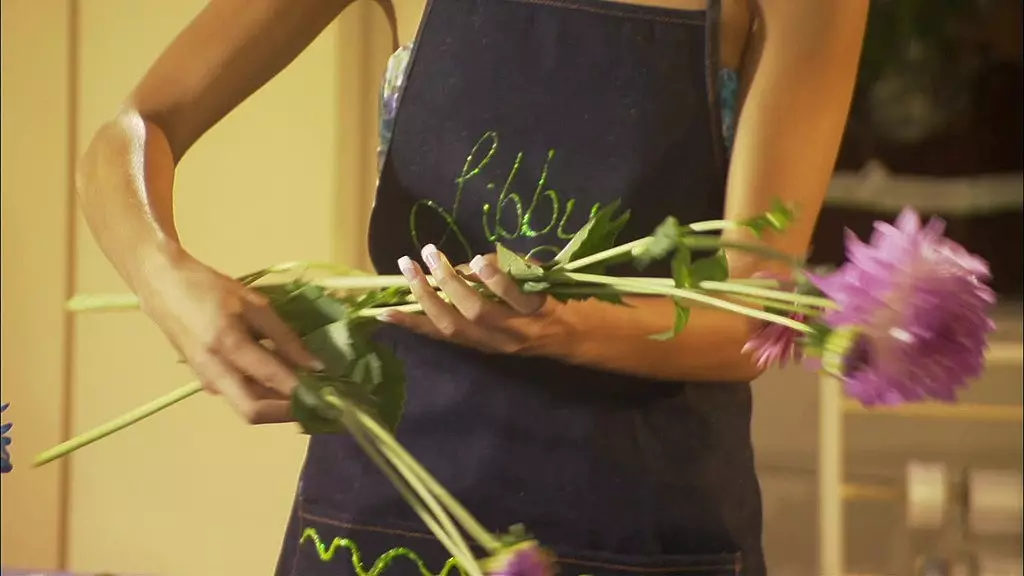 алексис лав трахает свой рот мороженым перед сексом