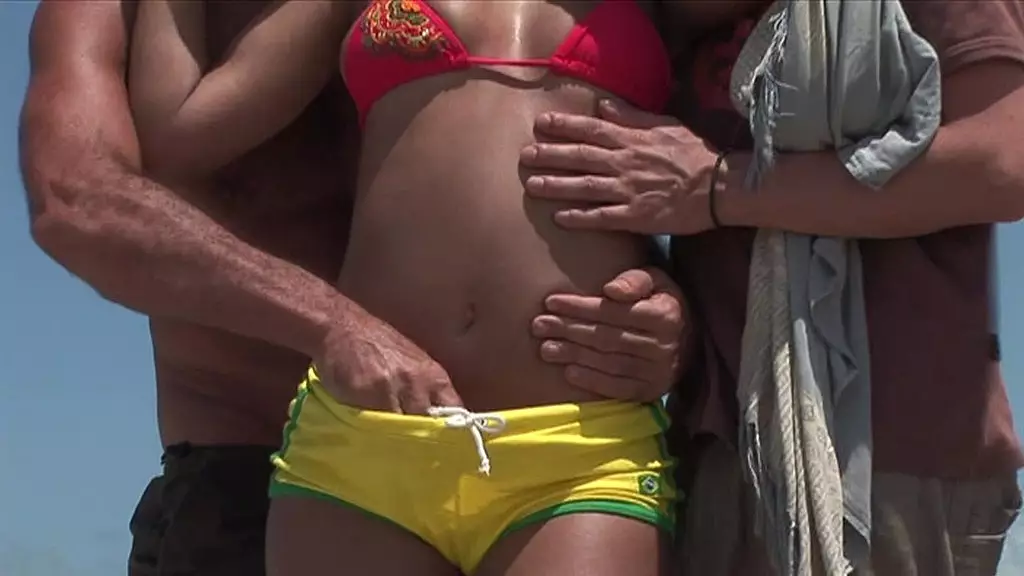 druuna diva принимает член на песчаном пляже