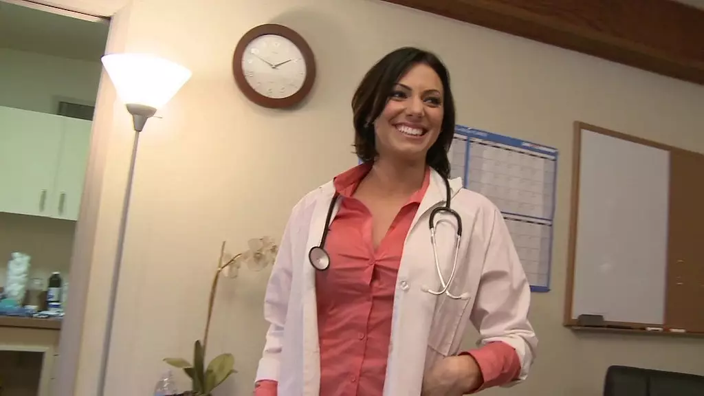 доктор джулез вентура измеряет температуру толстого черного члена