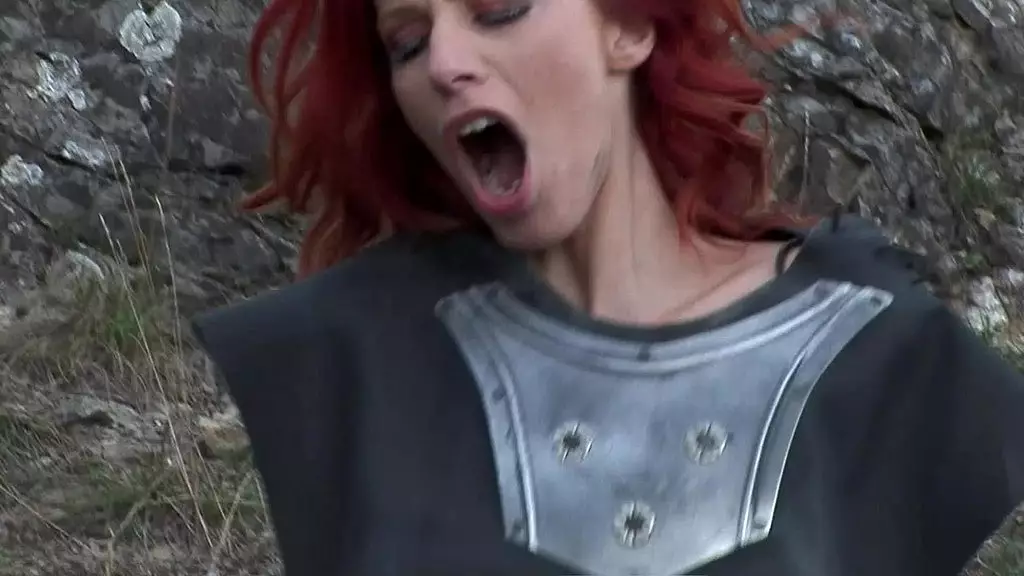 марша лорд позволяет своему господину трахнуть ее в задницу