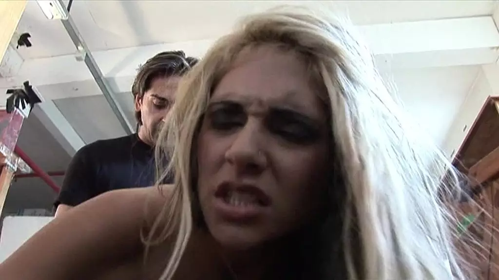 carmel moore получает и сперму на лицо, и кремовый пирог в этой хардкорной сцене