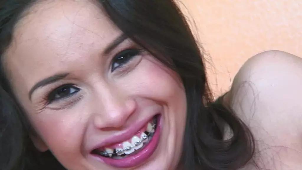 Саша Юнг трахнула лучшего друга своего отчима