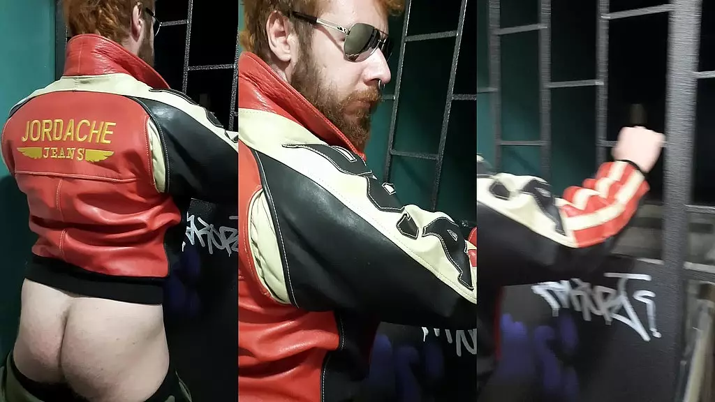 мы вчера возились на лестнице. у этого есть своя эстетика