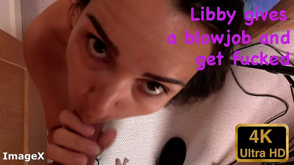 Либби делает минет и трахается