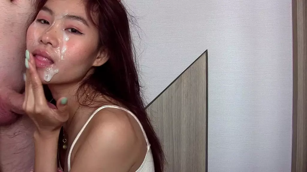 небрежный глубокий минет с камшотом на лицо - юми