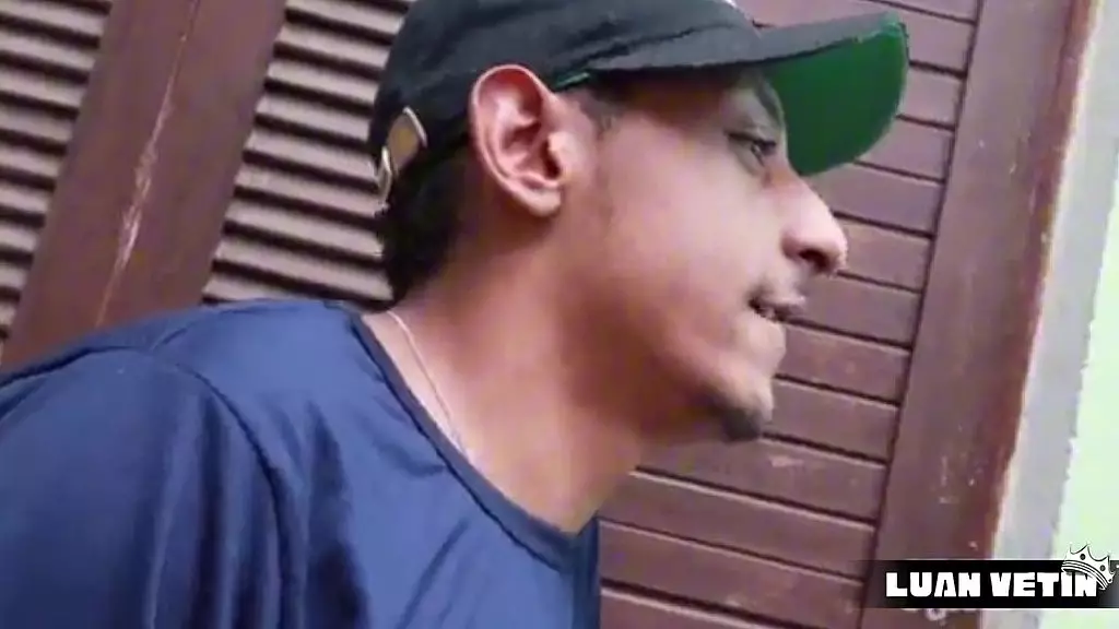 os peoes na obra, fazem sexo escondidos do patrao