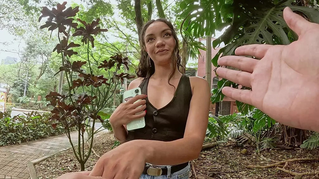 мой первый раз, когда я снимаюсь в порно!! кастинг с фальшивым агентом в Медельине