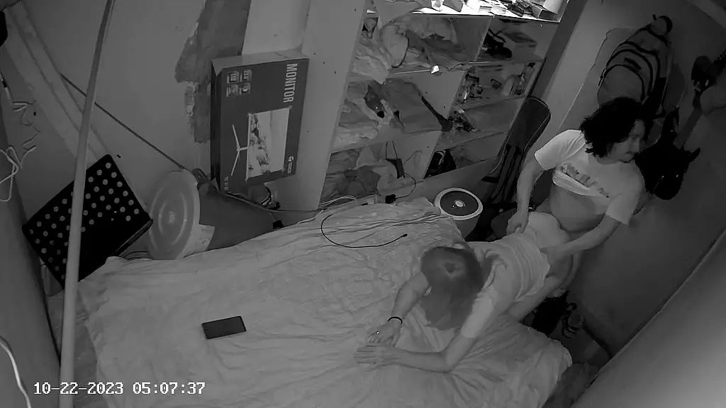 Я следую за моим товарищем на вечеринке на празднике