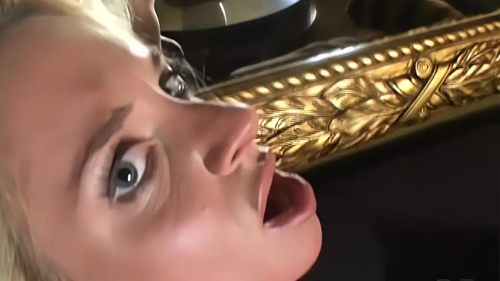 Симона Шиффер стонет, когда толстый черный член разрывает ее задницу