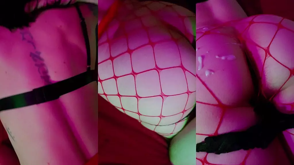 миниатюрная стримерша жестко трахается после живого выступления часть 3